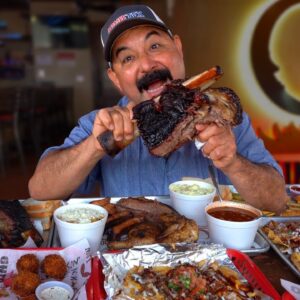 This BBQ Restaurant Makes BRISKET Everything! Burgers, Nachos, Chili & More at SMOKIN’ MOON BBQ