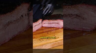 Slicing brisket after a long twelve hour smoke 👊🏽