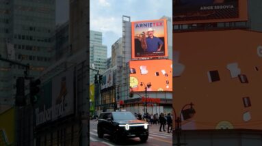 Look MommaTex, I made it! Honored to be featured on the Amazon Books Billboard in NYC 🍎